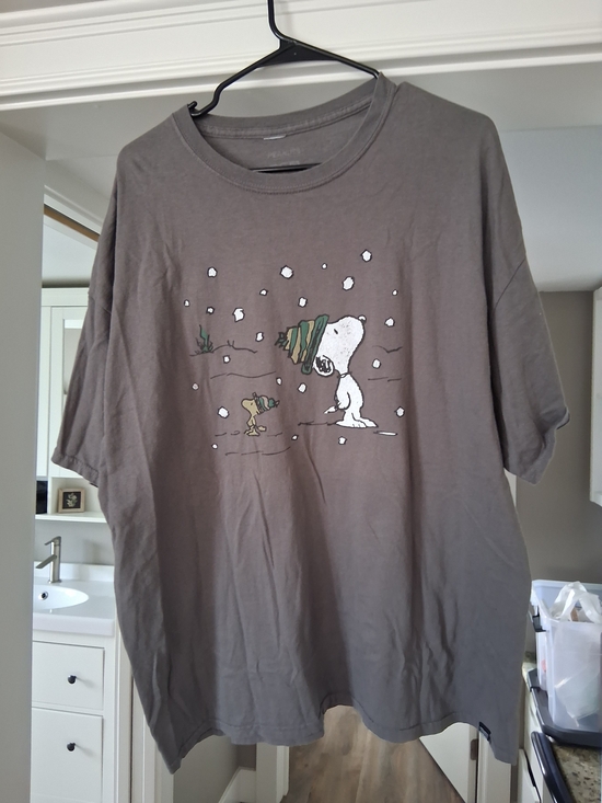 Peanuts Tops - Unisex Peanuts Gray Snoopy & Woodstock Short Sleeve Tee